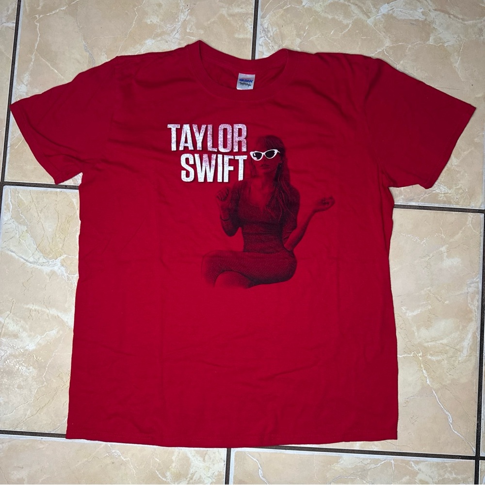 Taylor Swift 2013 Red Tour T Shirt Size Large